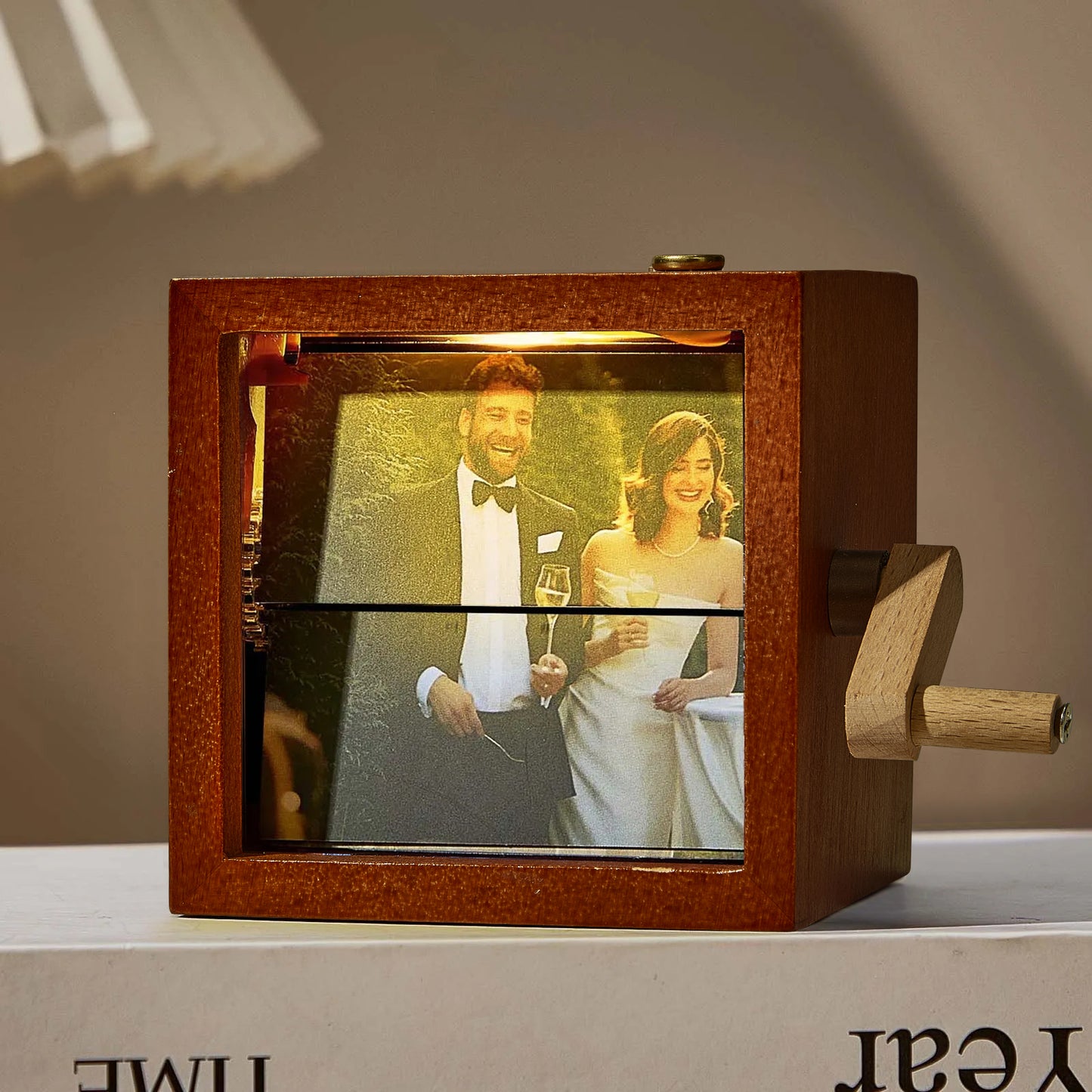 Custom Photo Flipbook Frame Animation Machine Mechanical Hand-cranked Flipbook Box Photo Album with Light Black Walnut Baby Photo Cube Frame Creative Gift