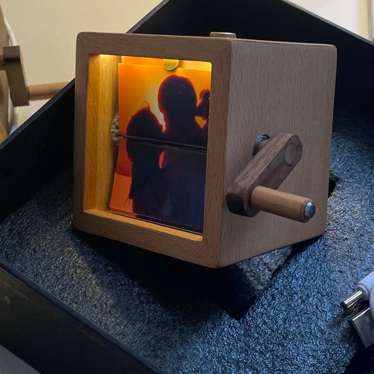 Custom Photo Flipbook Frame Animation Machine Mechanical Hand-cranked Flipbook Box Photo Album with Light Black Walnut Baby Photo Cube Frame Creative Gift