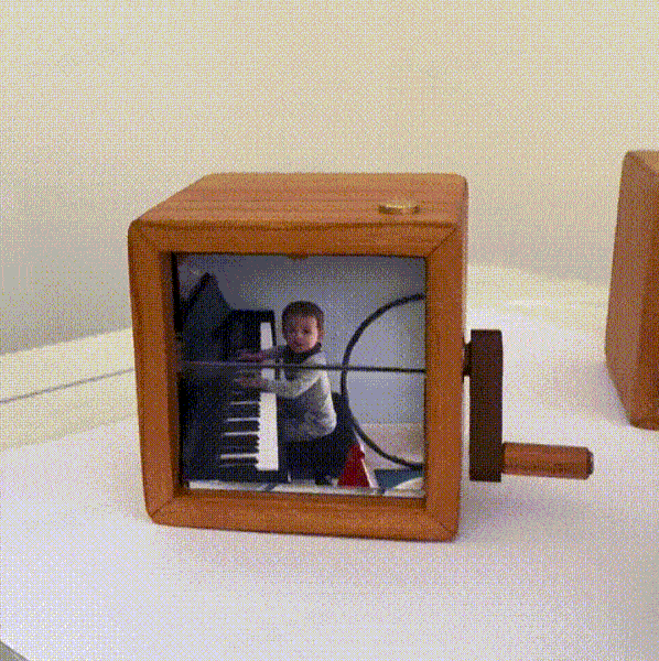 Custom Photo Flipbook Frame Animation Machine Mechanical Hand-cranked Flipbook Box Photo Album with Light Black Walnut Baby Photo Cube Frame Creative Gift