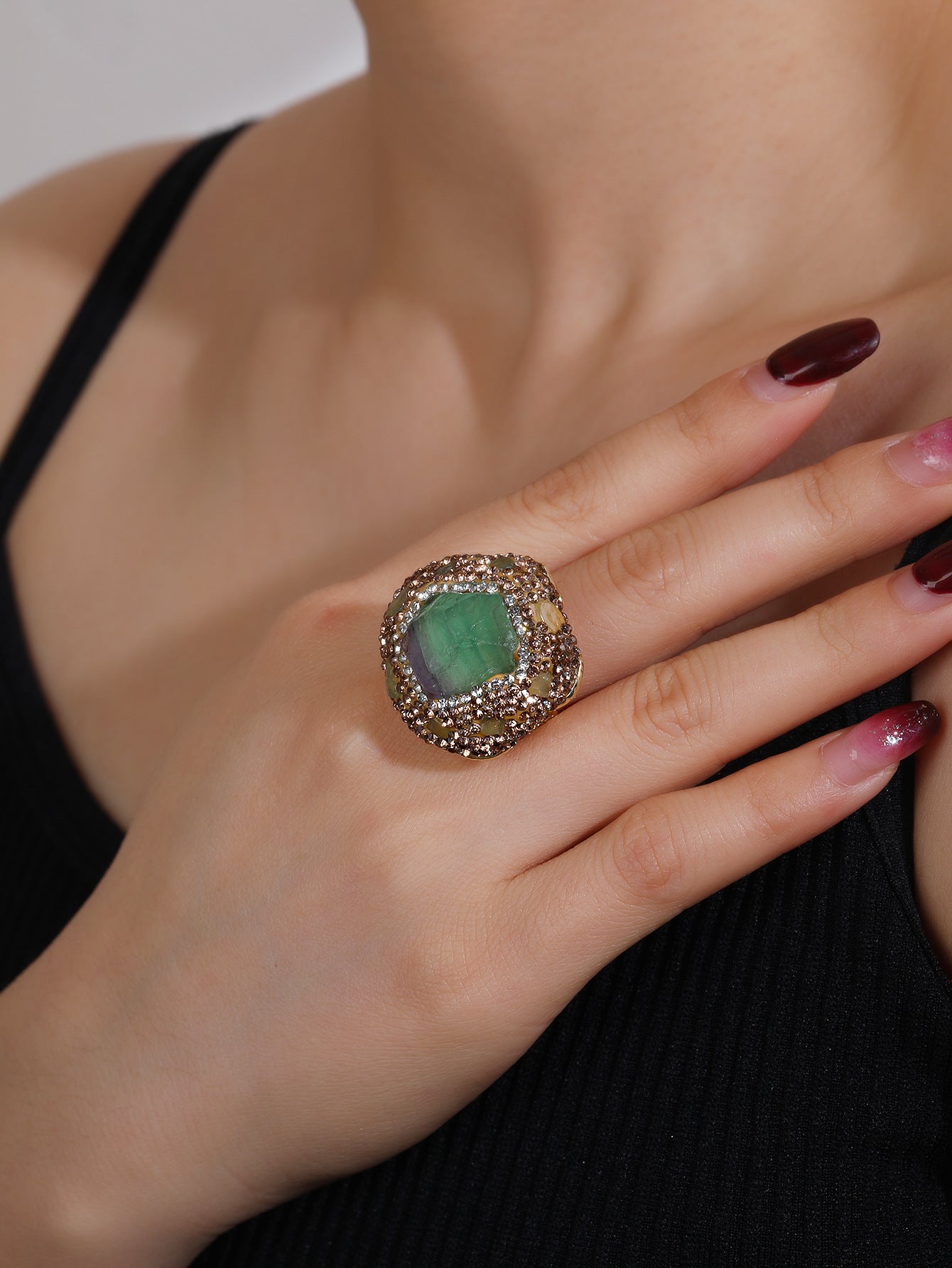 Emerald Aura Crystal Ring – Handmade Raw Green Stone Ring for Energy Balance & Inner Harmony