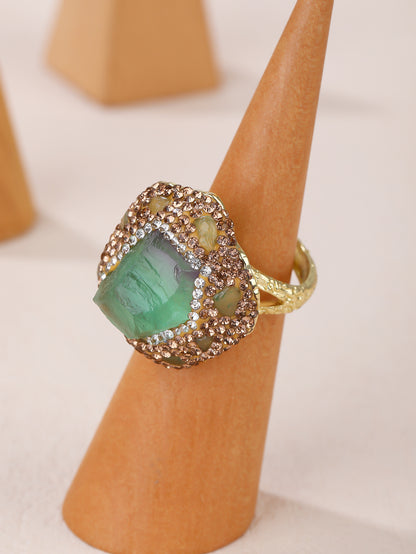 Emerald Aura Crystal Ring – Handmade Raw Green Stone Ring for Energy Balance & Inner Harmony