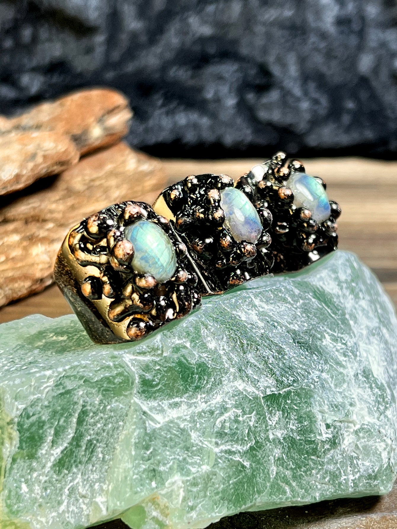 Guardian Light Crystal Ring – Handmade Labradorite Ring for Energy Balance & Protection