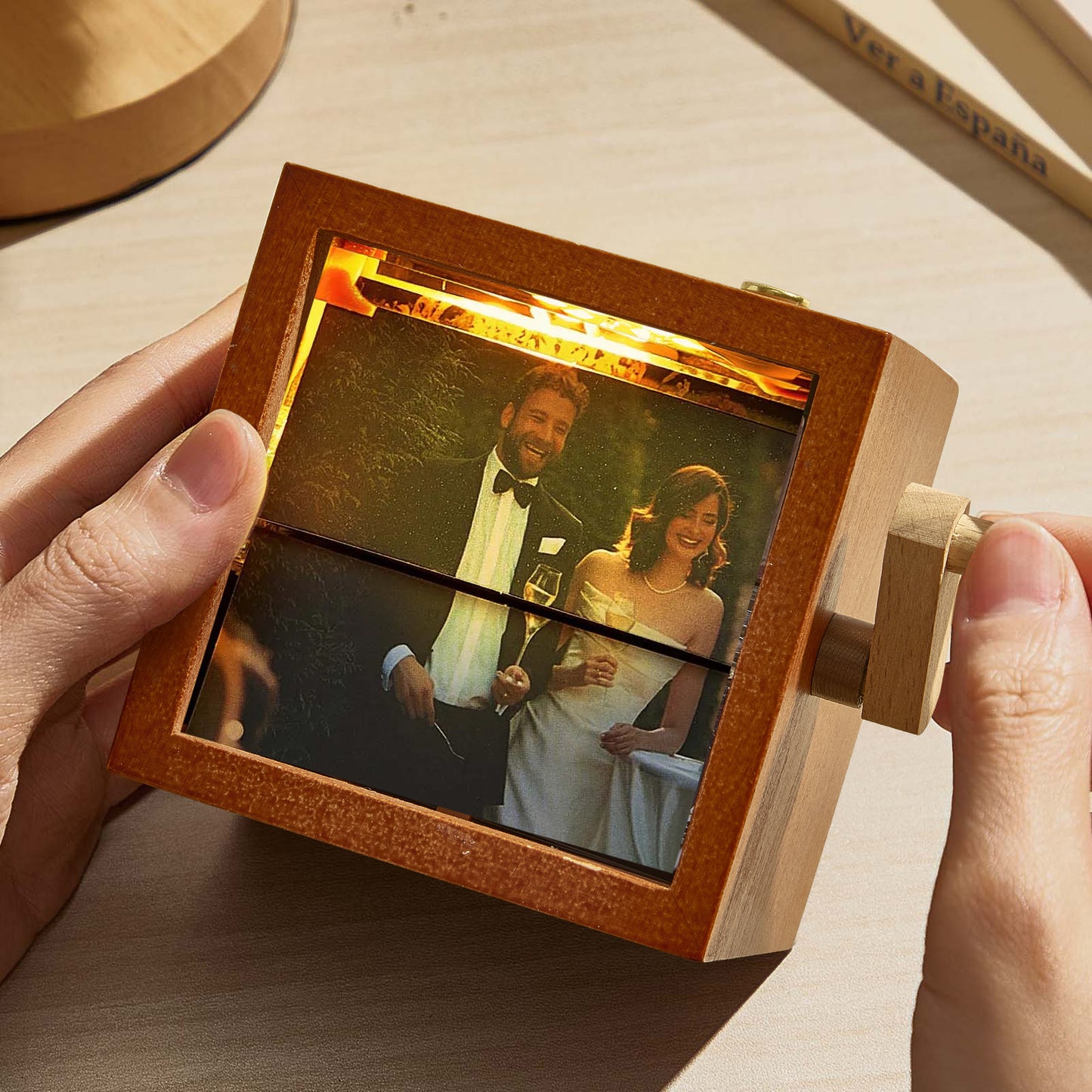 Custom Photo Flipbook Frame Animation Machine Mechanical Hand-cranked Flipbook Box Photo Album with Light Black Walnut Baby Photo Cube Frame Creative Gift