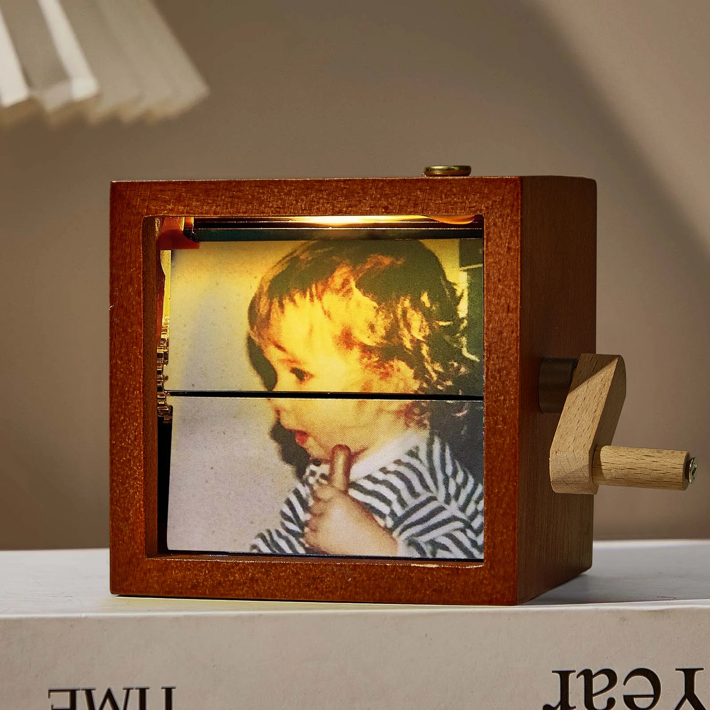Custom Photo Flipbook Frame Animation Machine Mechanical Hand-cranked Flipbook Box Photo Album with Light Black Walnut Baby Photo Cube Frame Creative Gift